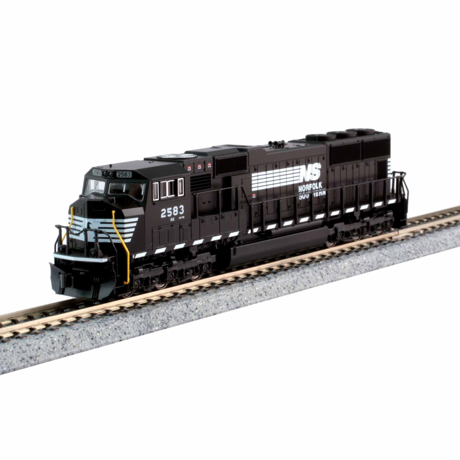 N SD70M Locomotive, Flat Radiator NS #2581 with DCC
