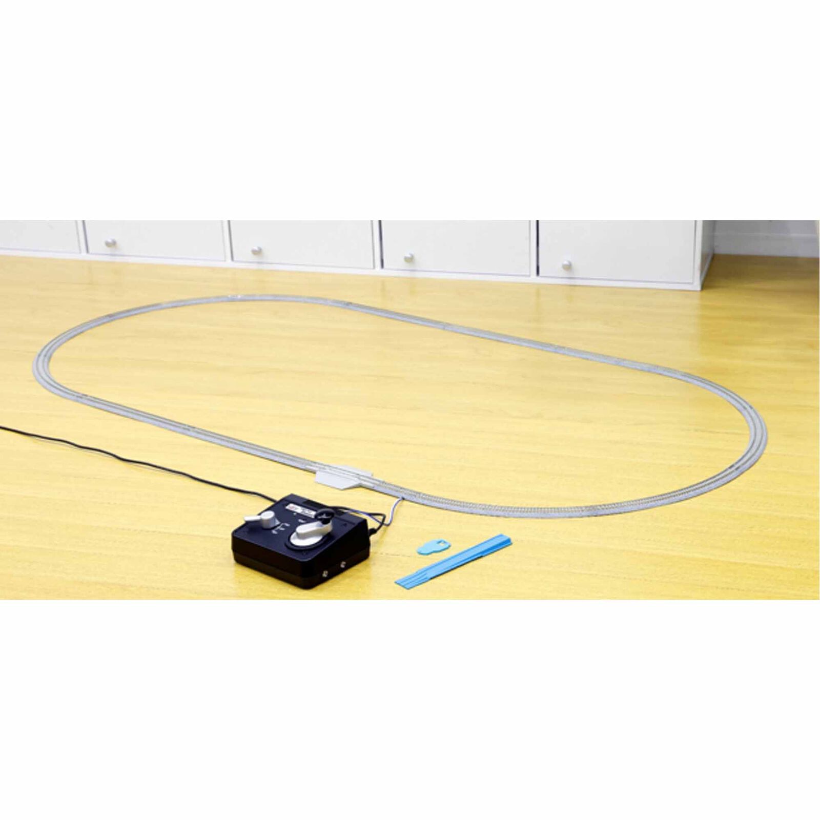 N M1-PC Basic Oval Track Set w/ Power Pack Standard SX