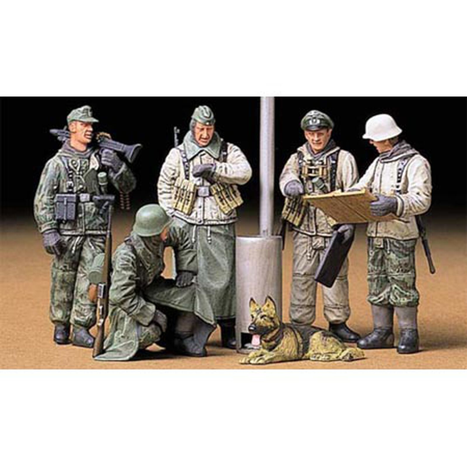 1/35 German Soldier Field Brief