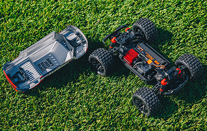 CLIP-FREE BODY ATTACHMENT