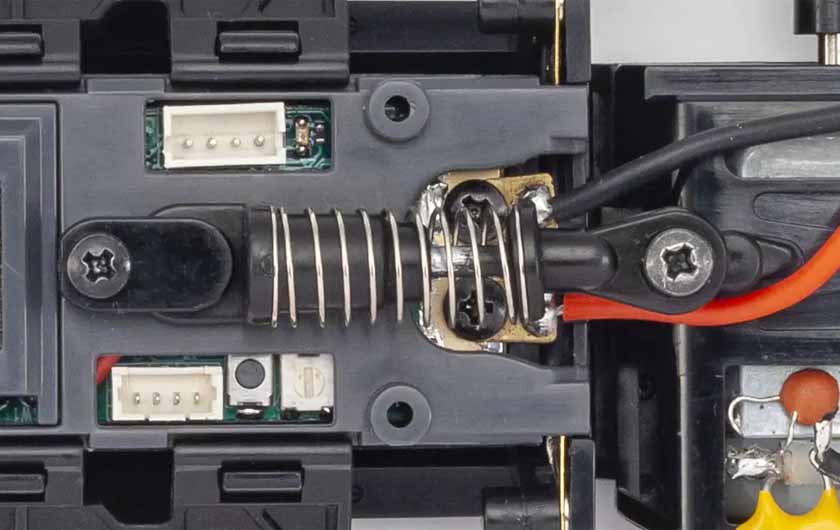 Rear suspension uses a single coil spring as a damper